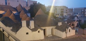 Property grounds - Barnabè Apartment with a view of the trulli:modern comfort,authentic atmosphere. (Alberobello)