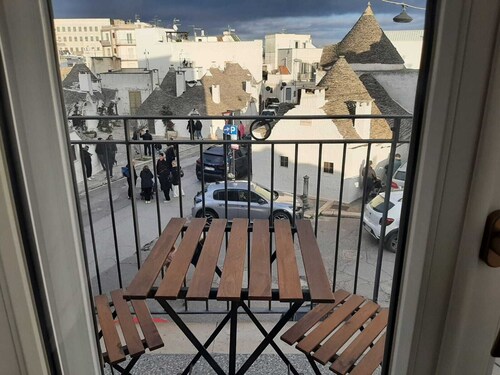 Barnabè Apartment with a view of the trulli:modern comfort,authentic atmosphere.