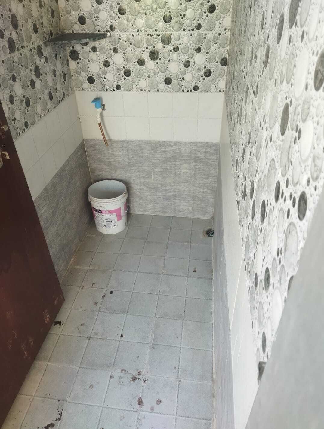 Kamar Double Keluarga, patio, pemandangan halaman | Kamar mandi | Sandal