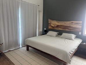 2 slaapkamers, een strijkplank/strijkijzer, gratis wifi, beddengoed