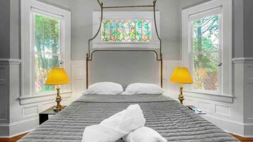 Bureau, fer et planche à repasser, Wi-Fi, draps fournis