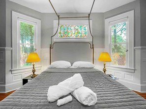 Bureau, fer et planche à repasser, Wi-Fi, draps fournis