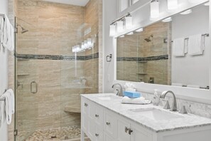 Shower, hair dryer, towels - Sun Kissed Golf Cart, Bikes, Community Pool, Walk to Beach & Gulf Place (Santa Rosa Beach)