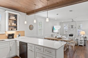 Fridge, microwave, oven, stovetop - Sun Kissed Golf Cart, Bikes, Community Pool, Walk to Beach & Gulf Place (Santa Rosa Beach)
