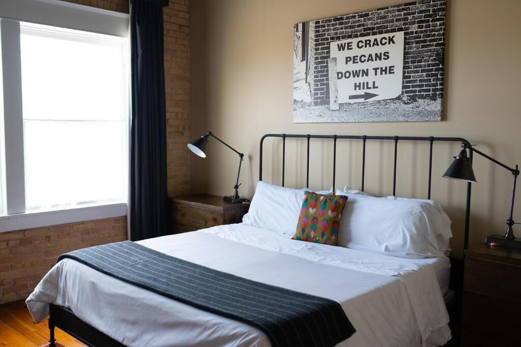 Deluxe tweepersoonskamer, uitzicht op de stad | Een bureau, een laptopwerkplek, gratis wifi