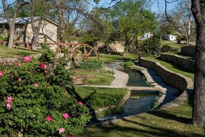 Property grounds - Dofflemyer Hotel (San Saba)
