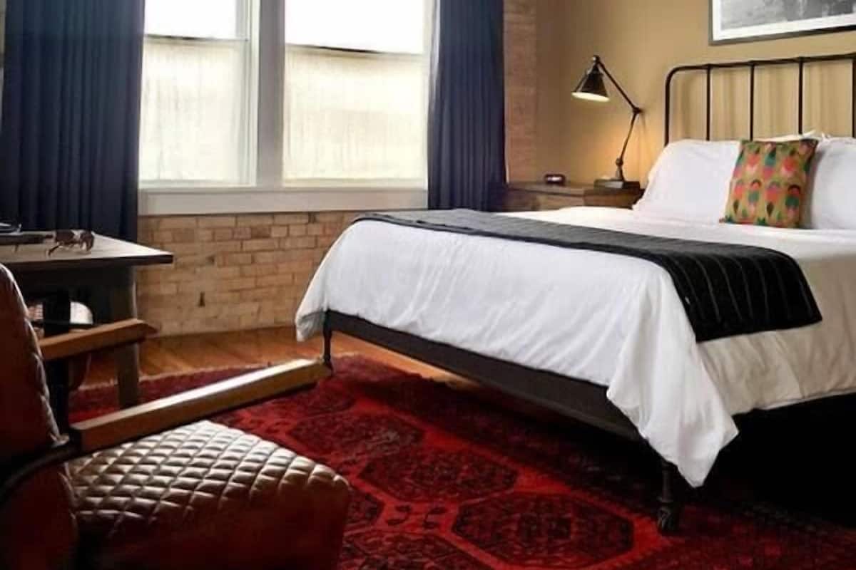 Suite de lujo, vistas a la ciudad | Escritorio, espacio para trabajar con un portátil, wifi gratis