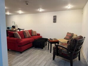 TV - Private Basement Suit Near  ATL Airport (Atlanta)