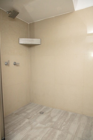 Classic Room | Bathroom - vanness hotel & villas  (San Salvador)