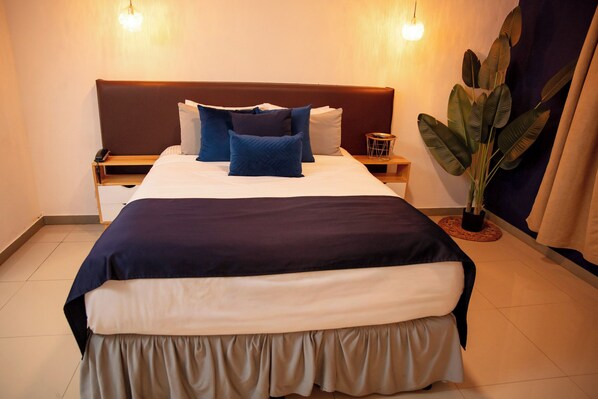 Comfort Room, Courtyard View | Free WiFi - vanness hotel & villas (San Salvador)