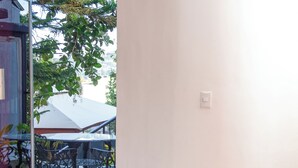 Estudio clásico, vistas al patio | Interior