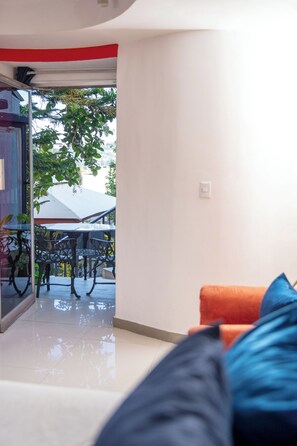 Studio Classique, vue cour intérieure | Intérieur