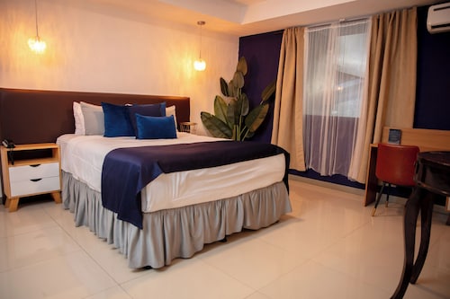 vanness hotel & villas 