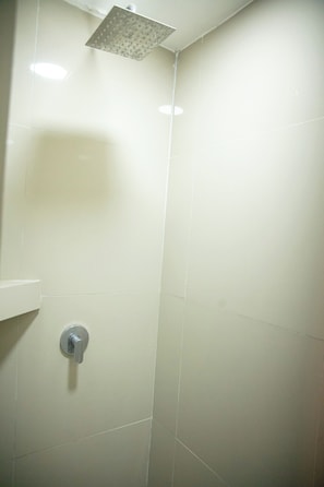 Studio Suite | Bathroom - vanness hotel & villas  (San Salvador)