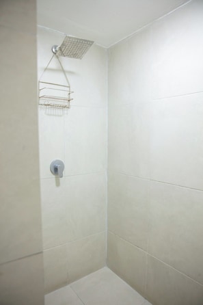 Junior Room | Bathroom - vanness hotel & villas  (San Salvador)