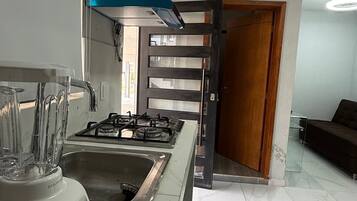 Departamento, 2 habitaciones, patio, planta baja | Cocina privada