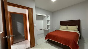 Apartment, 2 Schlafzimmer, Terrasse, Erdgeschoss | Bügeleisen/Bügelbrett, kostenloses WLAN