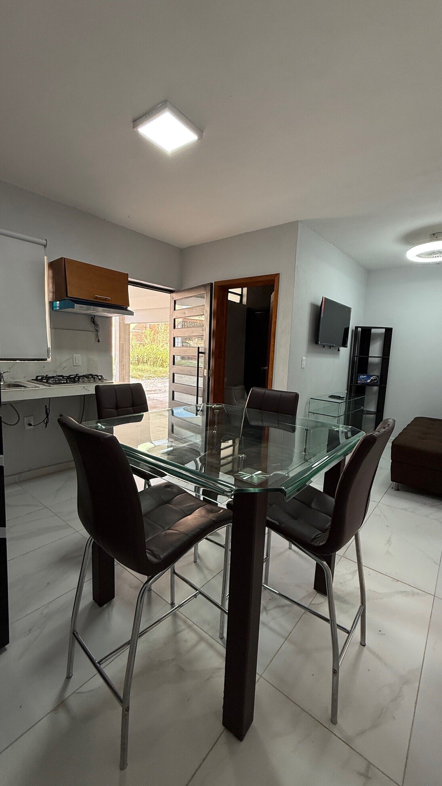 Lägenhet - 2 sovrum - uteplats - bottenvåning | Matsal