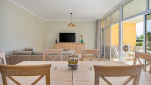 Interior - T2 Sereno c/Piscina em Vilamoura by LovelyStay (Olhos de Água)