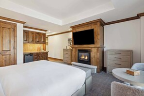 Room - 3-bedroom resort in delightful Aspen with fitness room and AC (Aspen)