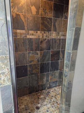 Towels, soap, toilet paper - FIFA World Cup 5-bedroom house in Stonecrest with Basement, Gym and Theater Room (Stonecrest)