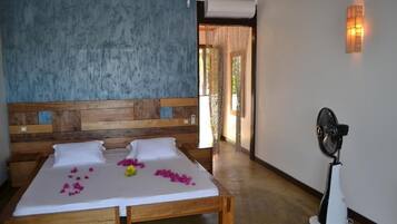 Chambre Confort Double ou avec lits jumeaux, vue fleuve | Espace de travail pour ordinateur portable, rideaux occultants