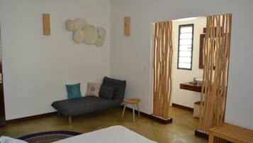 Chambre Familiale, 2 chambres, vue jardin | Espace de travail pour ordinateur portable, rideaux occultants
