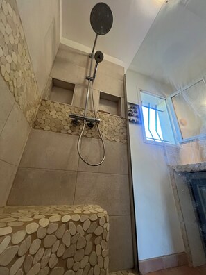 Towels - Are you dreaming of a peaceful home with animals in the heart of Provence Verte? (Tourves)