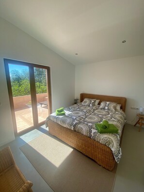 3 makuuhuonetta, silitysrauta/-lauta, ilmainen Wi-Fi, vuodevaatteet