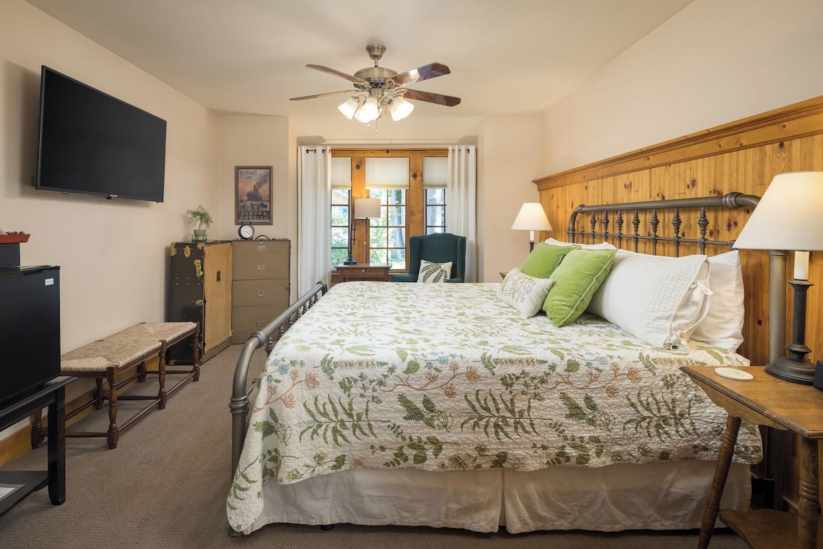 Zimmer, Gartenblick | Hochwertige Bettwaren, Betten mit Memory-Foam-Matratzen