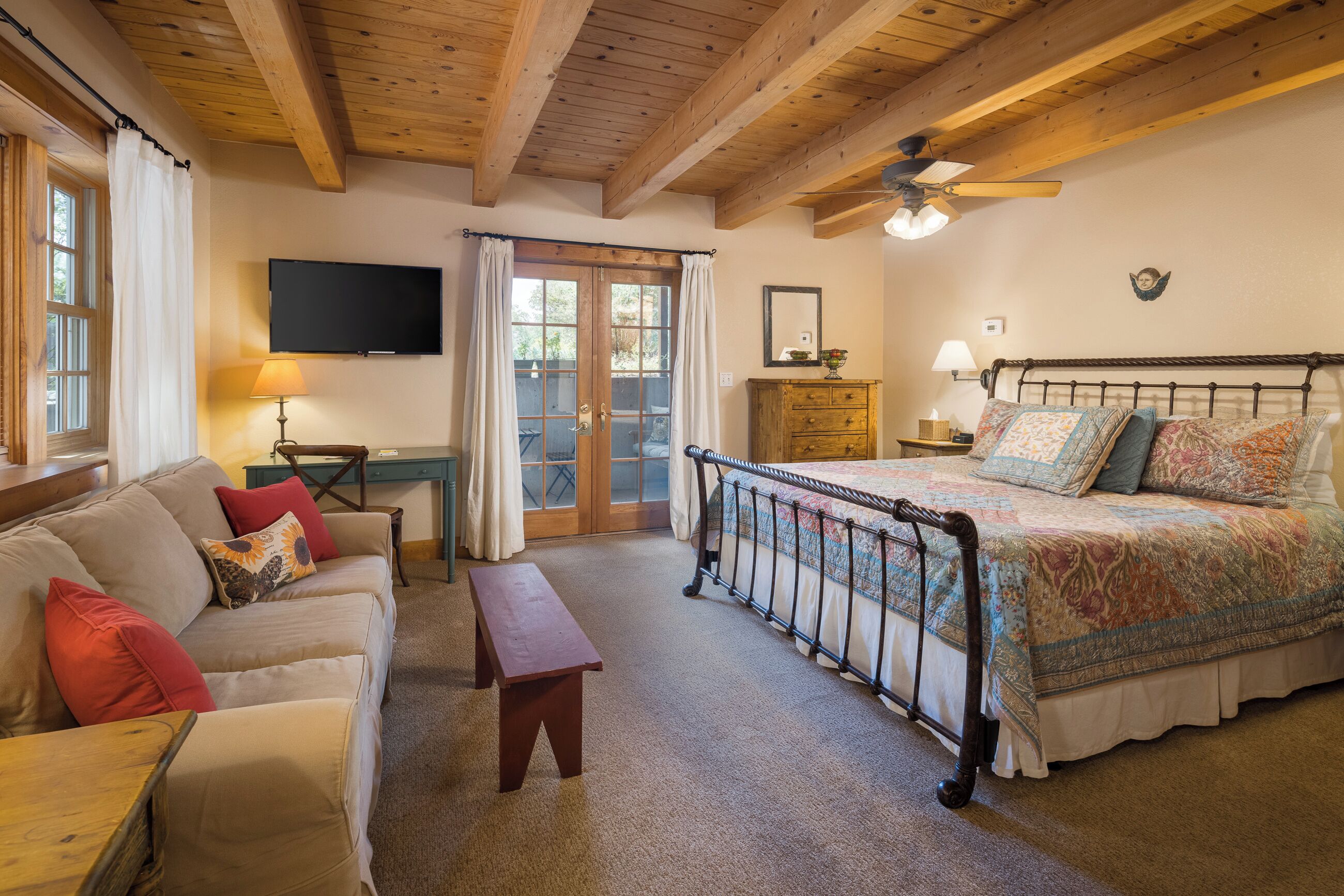 套房, 山谷景观 | 高档床上用品、记忆海绵床垫、特色装修、特色家居