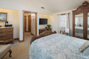 Room, Valley View | Premium bedding, memory-foam beds, individually decorated