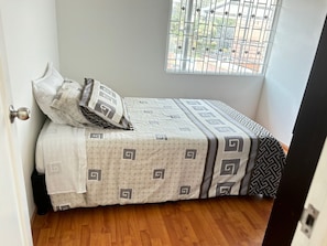 4 bedrooms, iron/ironing board, WiFi, bed sheets