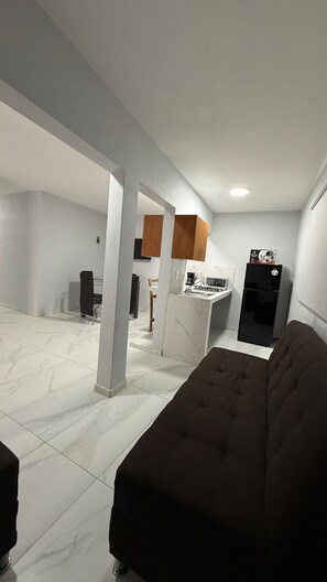 Appartement, 3 chambres, coin cuisine, dans la tour | Coin séjour