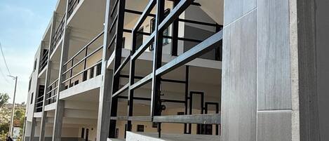 Lejlighed - 3 soveværelser - tekøkken - tårn | Udendørsområde