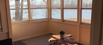 Cozy 1 bedroom waterfront cottage