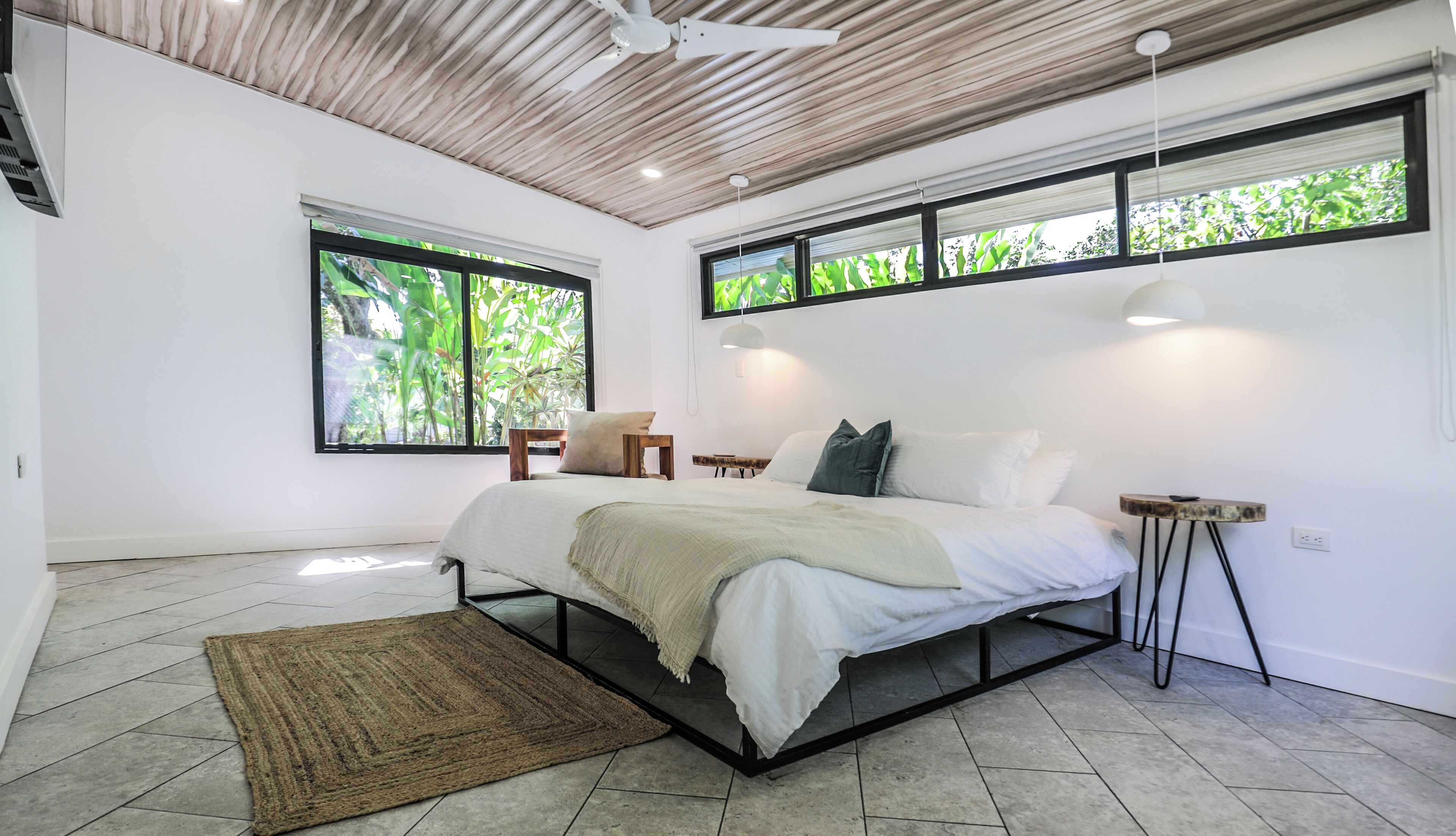 2 bedrooms, iron/ironing board, internet, bed sheets