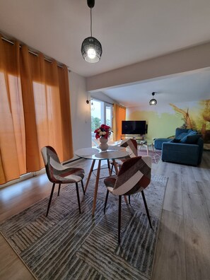 Dining - Spacious apartment with superb view in Saint Leu - Reunion Island (Saint-Leu)