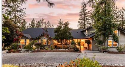 Spacious 6-bedroom house in Grass Valley, great for multi-family gathering