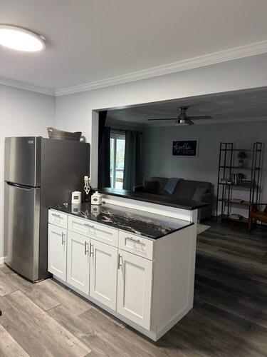 Modern 1-bedroom apartment in charming Whitesboro