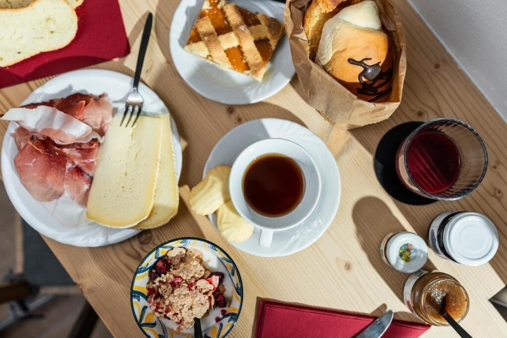 Free daily self-serve breakfast