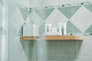 샤워 시설, 무료 세면용품, 헤어드라이어, 슬리퍼