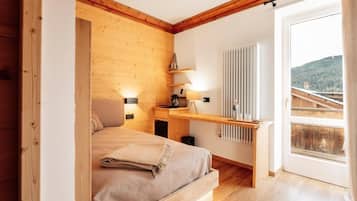 Junior Triple Room, Balcony, Mountain View