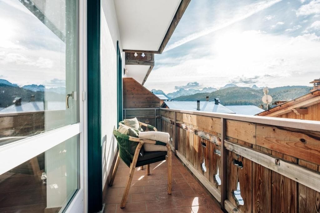 Tripla Junior, balcone, vista montagna | Parco della struttura