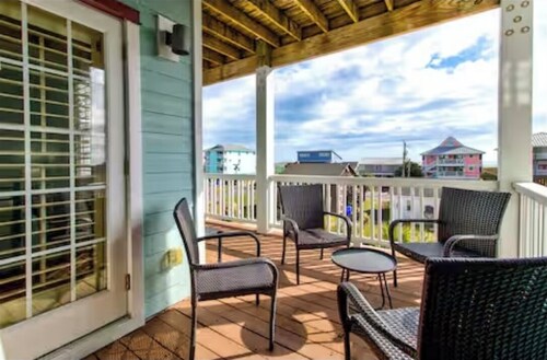 Spacious 7BR Beachside Townhome w/Ocean and Canal Views