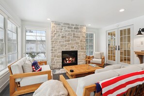 Smart TV, fireplace, offices - Park Bound Bliss – Steps from Peninsula State Park! (fishcreek)