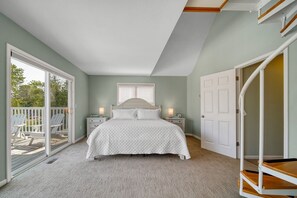 Iron/ironing board, WiFi, bed sheets - Huron Cottage, 3 Bedroom Next To Downtown South Haven & Beach - Dog Pet Friendly (South Haven)