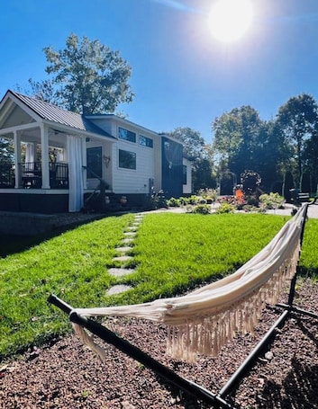 Exterior. Pet friendly tiny house on 2+ acres in Big Sandy, Tennessee