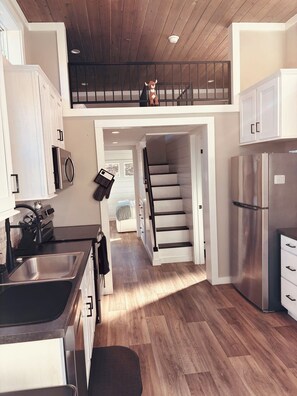 Microwave, oven, stovetop, dishwasher - Pet friendly tiny house on 2+ acres in Big Sandy, Tennessee (Big Sandy)