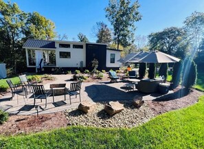 Outdoor dining - Pet friendly tiny house on 2+ acres in Big Sandy, Tennessee (Big Sandy)